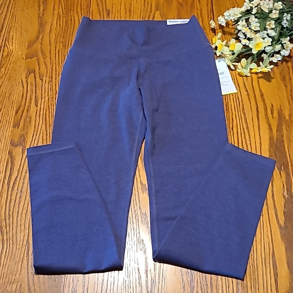 NWT Old Navy Balance Leggings - Ladies Small - Picture 2 of 9